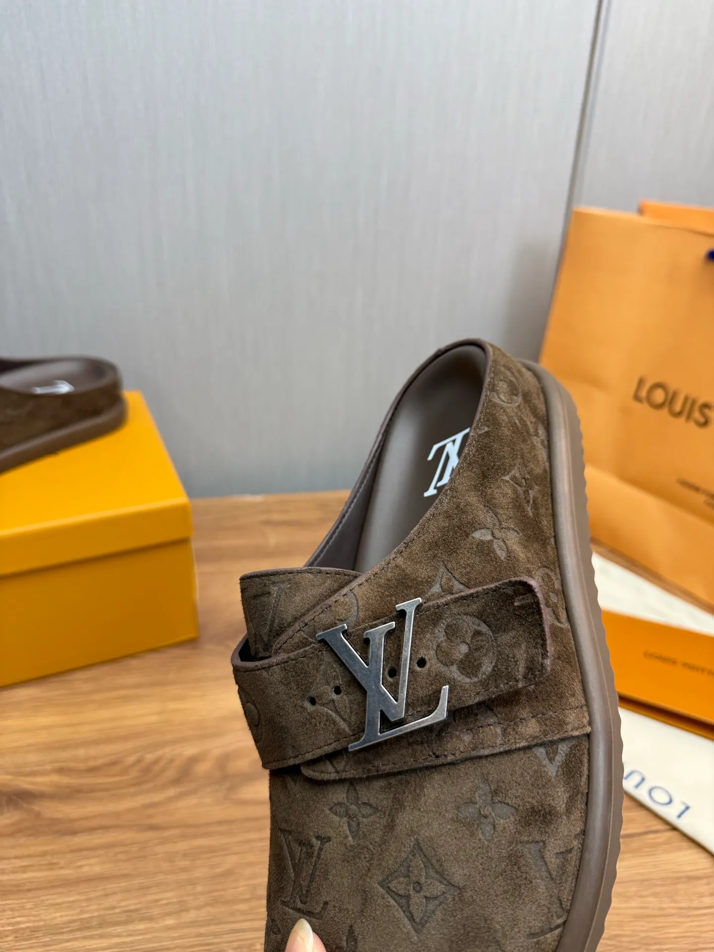 Men's shoes 💰520💰 Lv. hot selling men's slippers 🔥 🩴Official website one to one production 38-45 sizes 45 46 🉑️Customized!